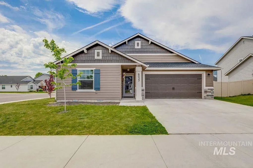 3 bed, 1415 sqft, $2,395 — Photo 1
