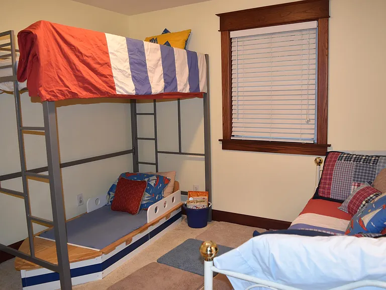 2nd bedroom