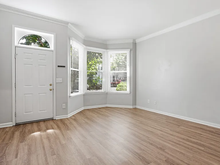 205 Fairmont Ct — Photo 10