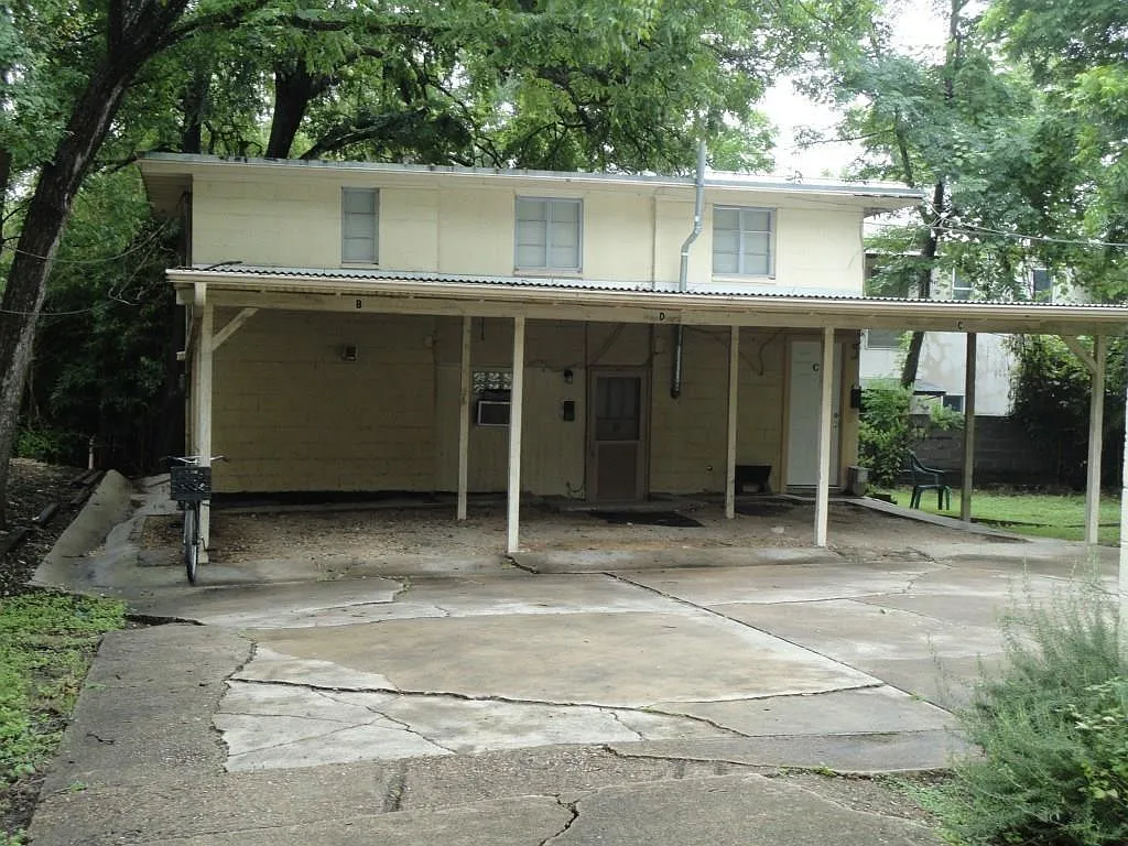 Building Photo - 3205 Grooms St #C