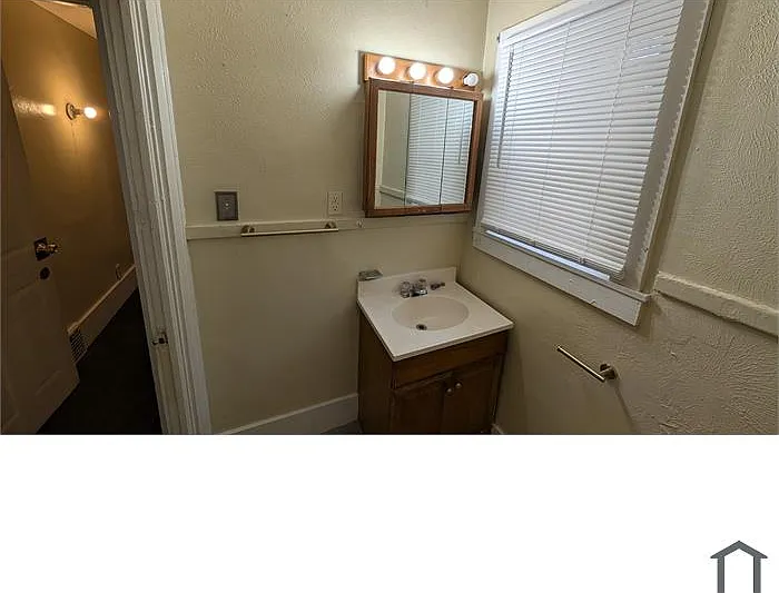 1129 2nd Ave — Photo 3