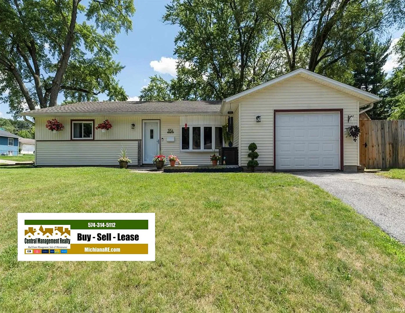 Updated ranch style home in Twyckenham Hills — Photo 1