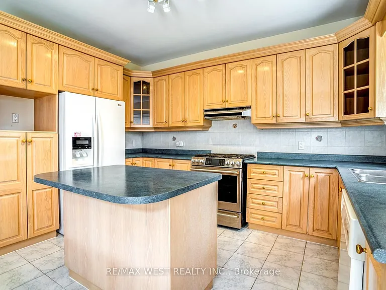 229 Baker Ave — Photo 16