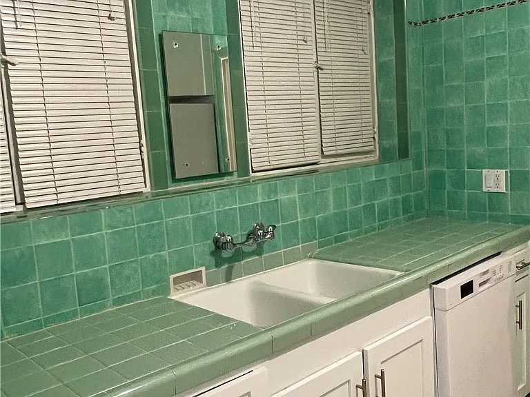 425 S Palm Dr — Photo 13