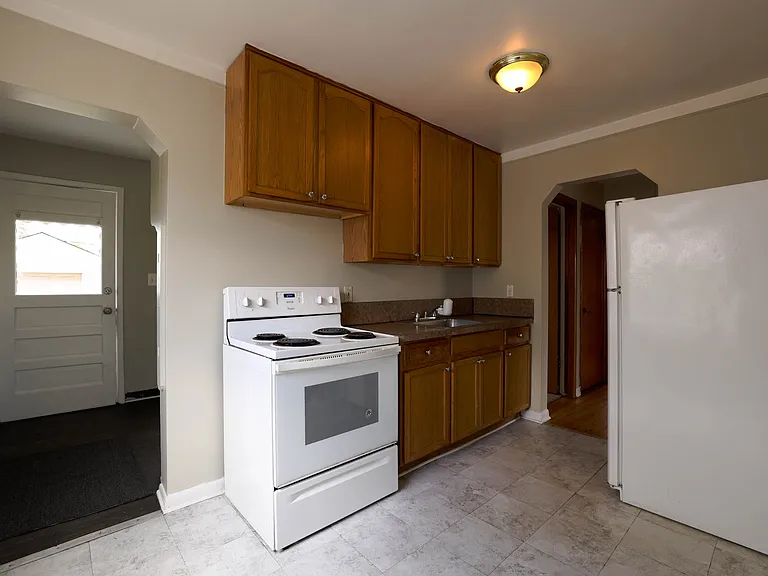 24535 Brittany Ave — Photo 5