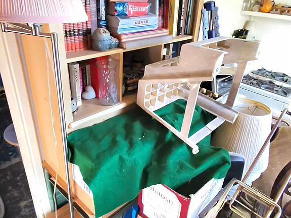 3rd image of 210 E Tehachapi Blvd