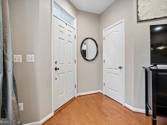 4th image of 24660 Byrne Meadow Sq