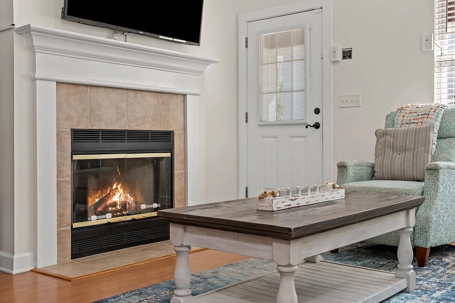 6 bed, 4.0 bath, 2992 sqft, $7,959 — Photo 3