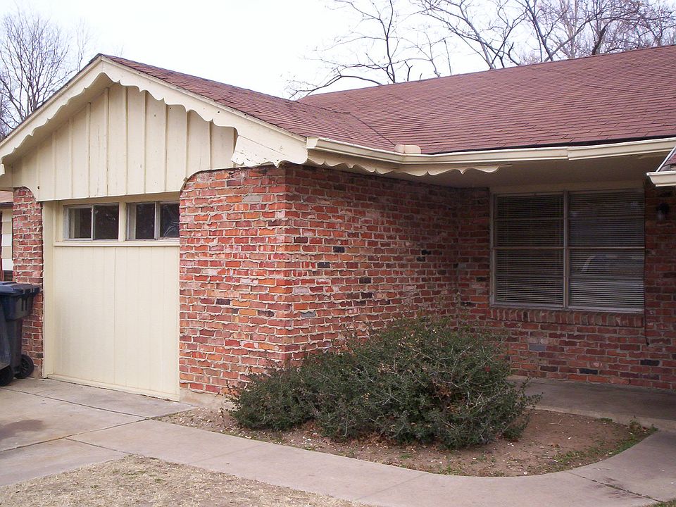 1st image of 2604 N Donald Ave