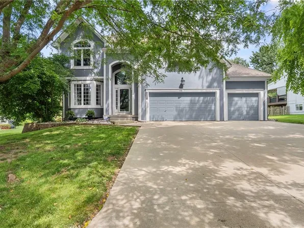 5717 NE Coral Dr, Lees Summit, MO 64064