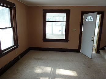 5th image of 423 Charlotte St SE