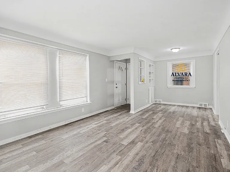 17145 Evergreen Rd — Photo 3