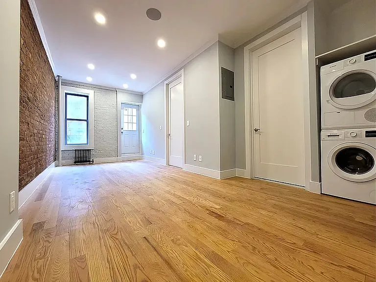 1685 1st Ave #1 — Photo 1