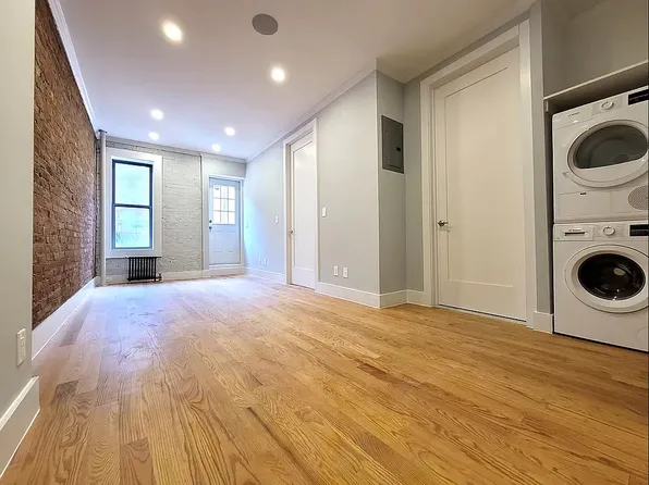 1685 First Avenue image 1 of 6