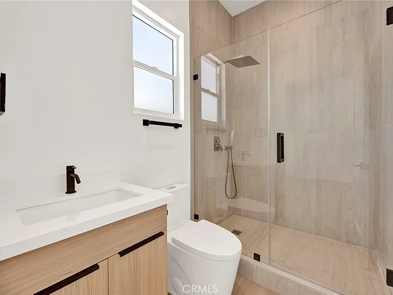 6734 Gentry Ave — Photo 7