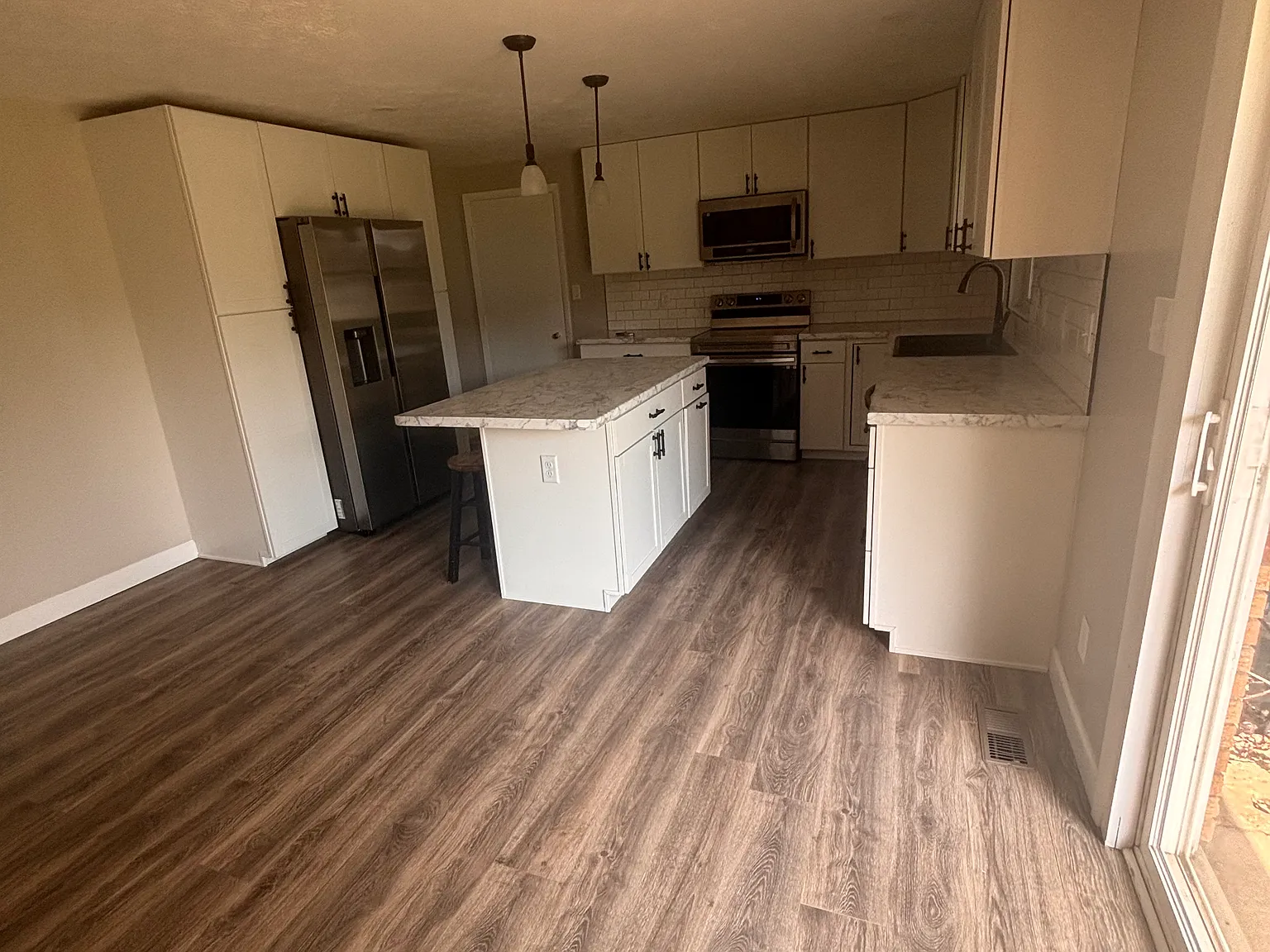 3 bed, 1350 sqft, $2,000 — Photo 4