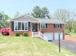 1685 Tuscawilla Dr, Charles Town, WV 25414