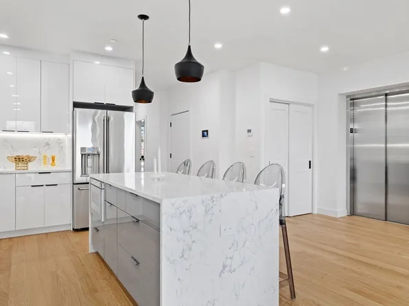 22 White St #1, Cambridge, MA 02140