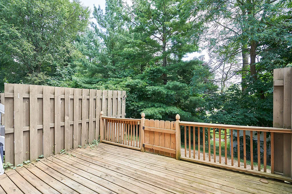2 bed, 2.5 bath, 1324 sqft, $1,650 — Photo 3