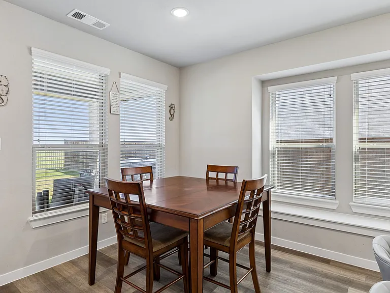 2321 Green River Rd — Photo 15
