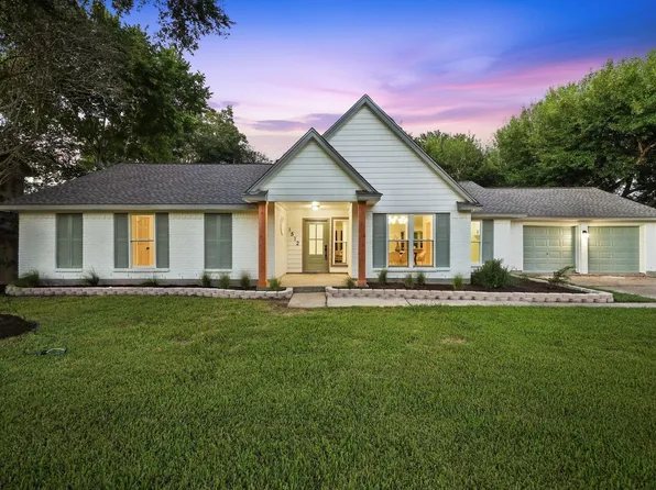 1512 Windsor Dr, Friendswood, TX 77546