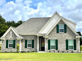 119 Taylor Ridge Dr, Senatobia, MS 38668