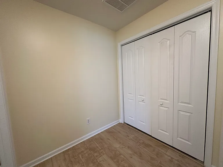2379 Old Greenbrier Rd — Photo 9