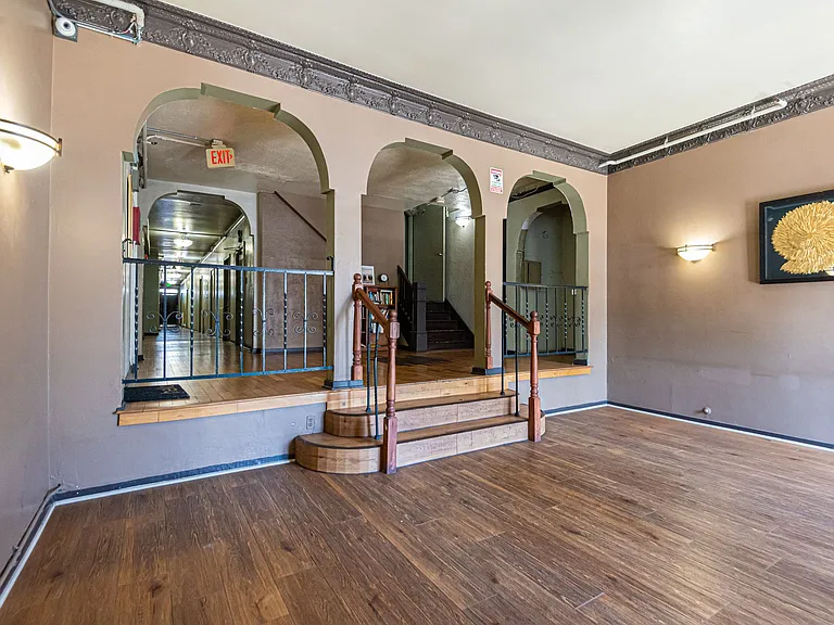 1059 S. Manhattan Pl — Photo 3