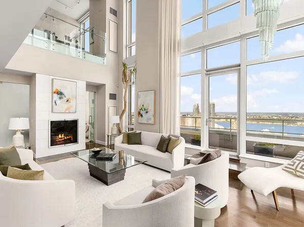 247 W 46th St Ph 2, New York, NY 10036