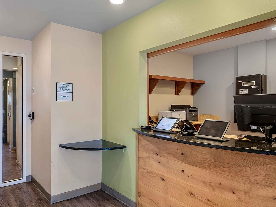 Lobby and Guest Check-in