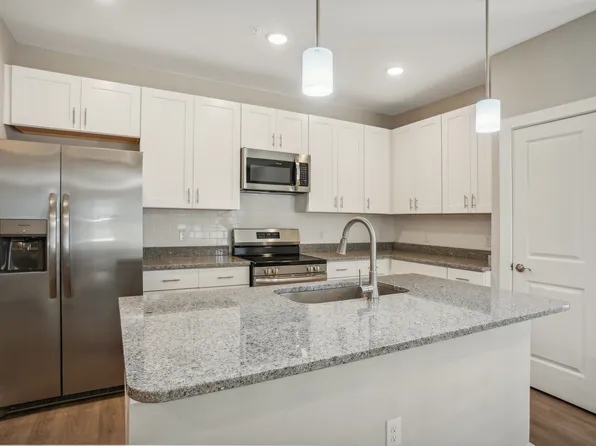 Oak Tree Apartments & Townhomes