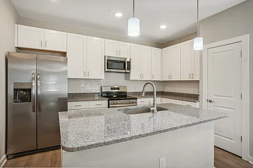 Oak Tree Apartments & Townhomes Photo 1