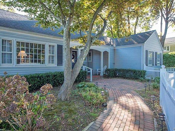 3rd image of 36 Saint Andrews Dr