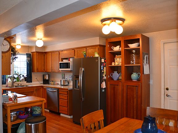 5th image of 2952 Janet Ave