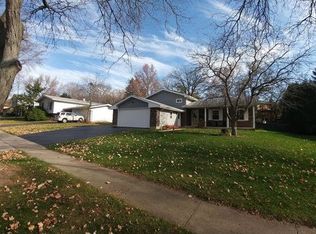 713 Scott St, Algonquin, IL 60102