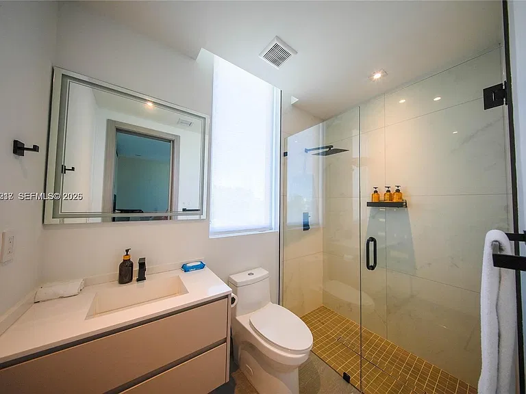 7520 W Treasure Dr — Photo 20