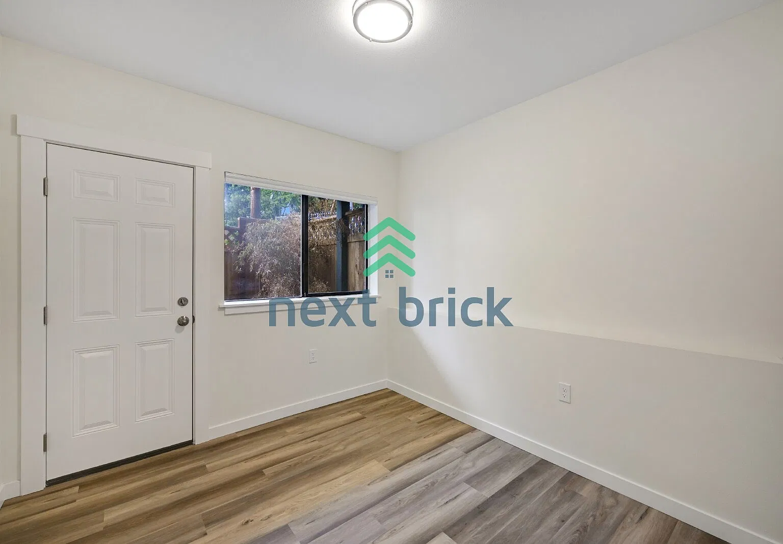 "Cozy 2-Bedroom Retreat in Seattle's Heart Compact Comfort at 8816 Nesbit Avenue!" — Photo 4