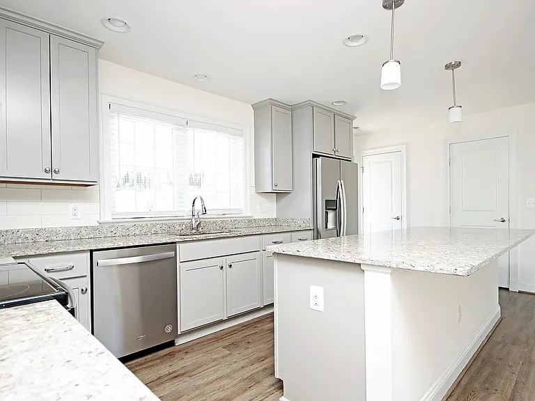 665 Wheatfield Ct — Photo 2
