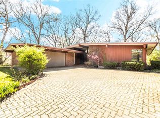 2810 W Brookside Dr, Peoria, IL 61615