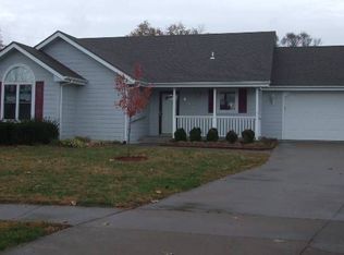 635 NW Shorey Pl, Topeka, KS 66608