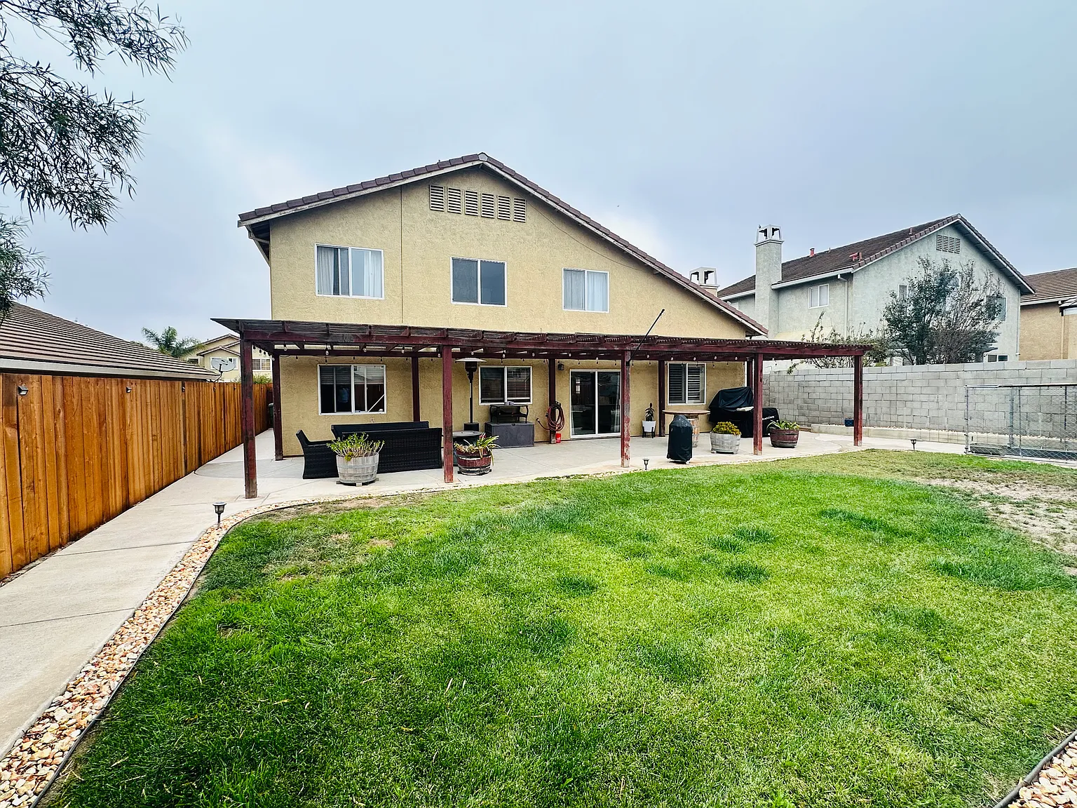 6 bed, 2540 sqft, $4,000 — Photo 2