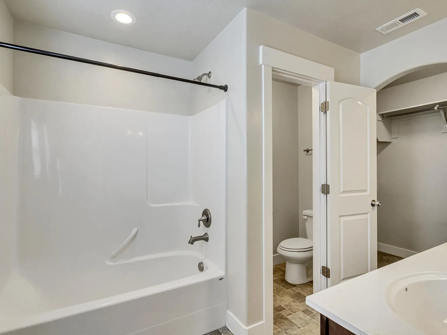 209 W Whitewater Dr — Photo 4