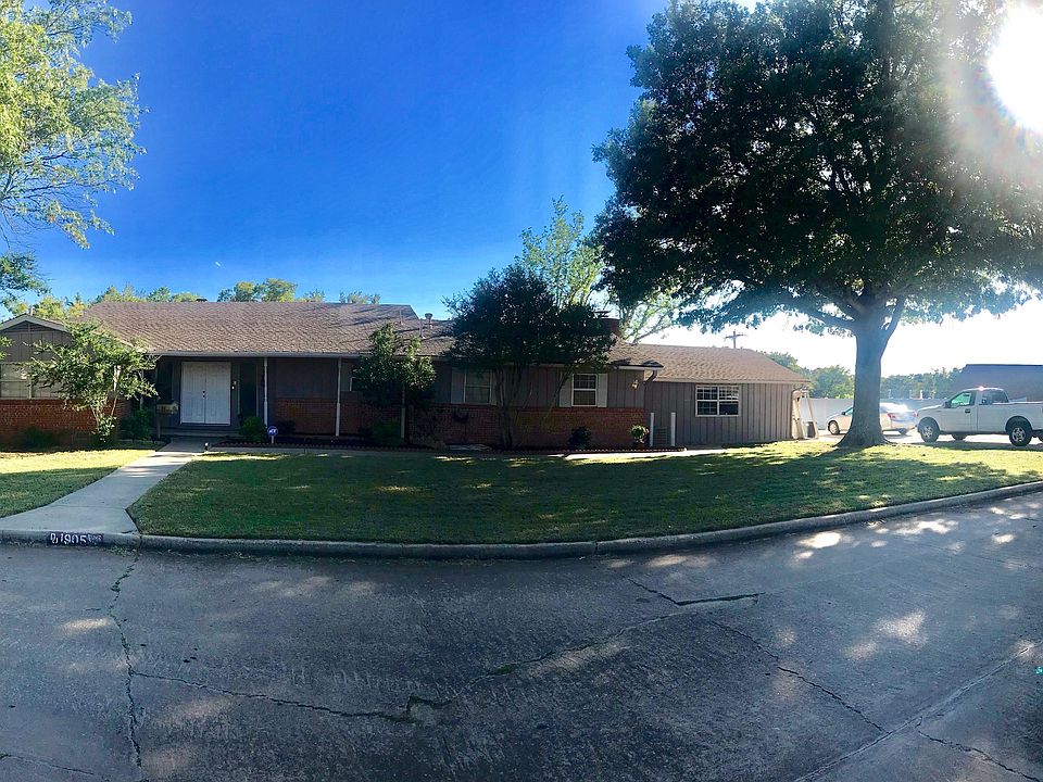 1st image of 1905 Oakridge Dr