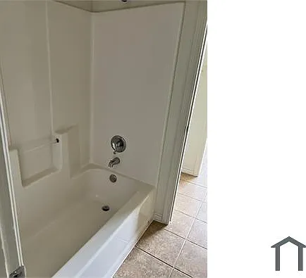 712 N Sharp St — Photo 8