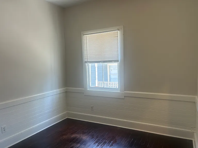 520 E Hall Ln — Photo 46