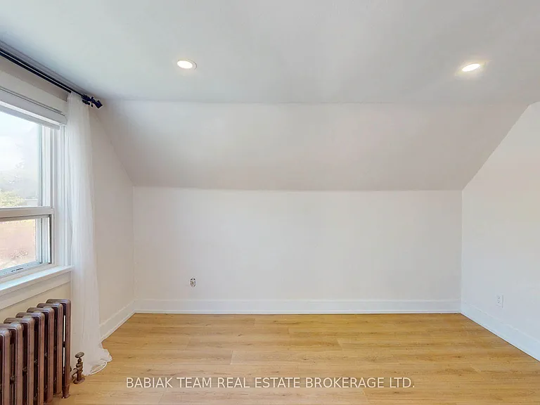 40 Alexander St — Photo 29