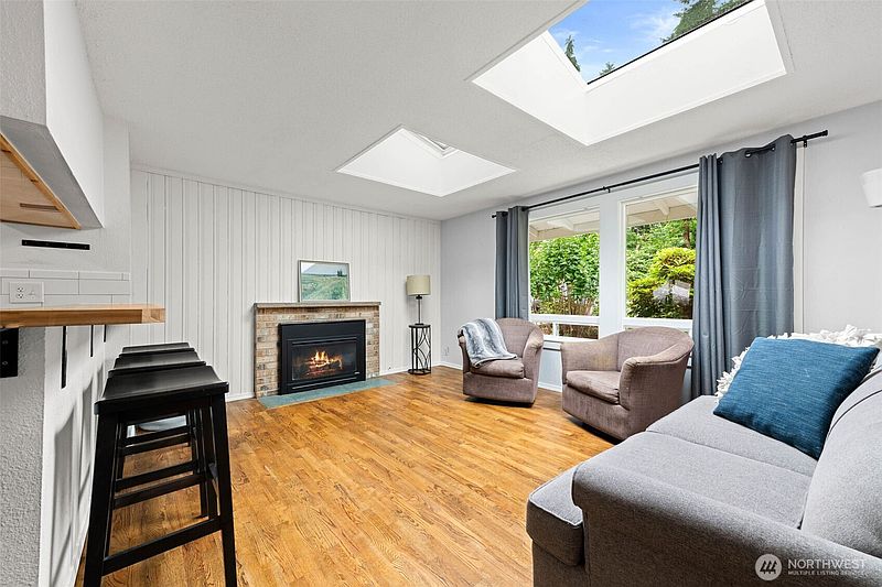 5th image of 1716 9th Street SE