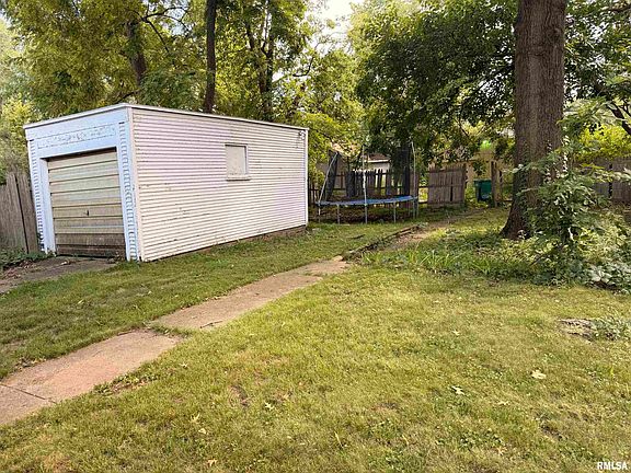 3rd image of 1006 W Thrush Ave