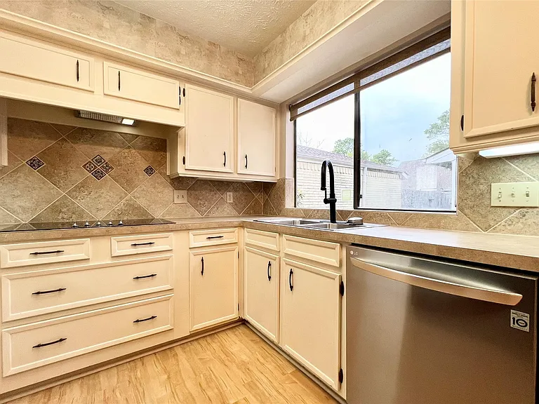 11954 Brook Meadows Ln — Photo 7