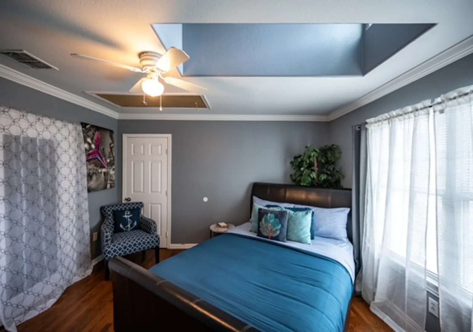 7 bedrooms! King & Queen beds! 2 Kitchens! 10 min from Dallas! — Photo 4